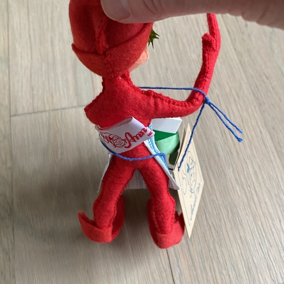 Annallee Dolls - Red Elf with Package No. 7356 - Picture 3 of 7